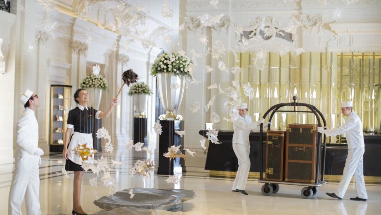 Lobby do hotel Peninsula, em Paris | Foto: Reprodução