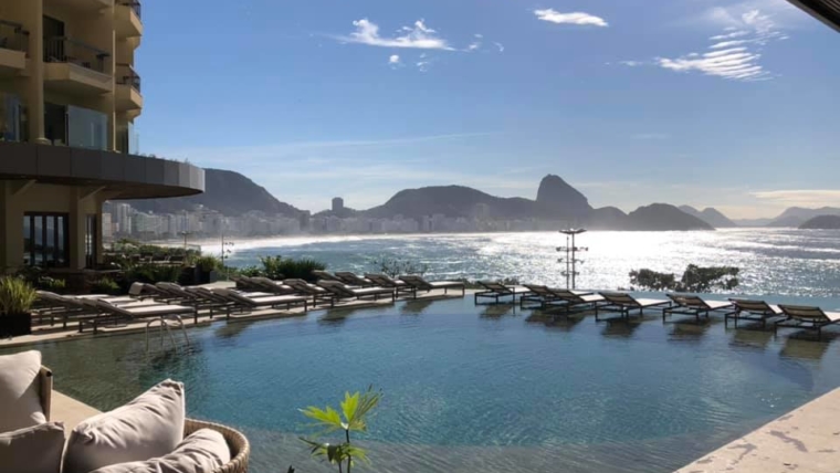 Piscina do Fairmont Copacabana | Foto: Reprodução Facebook