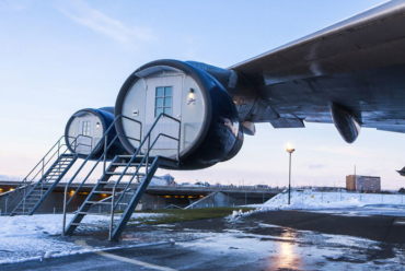 STF-Jumbo-Stay-Stockholm-em-Estocolmo-na-Suécia-no-qual-a-hospedagem-fica-no-interior-de-um-antigo-antigo-Boeing-747