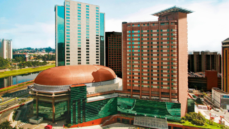 Visão de longe do Sheraton São Paulo WTC Hotel