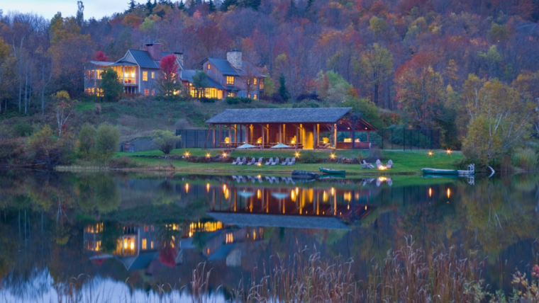 Visão de longe do Twin Farms Hotel em Vermont