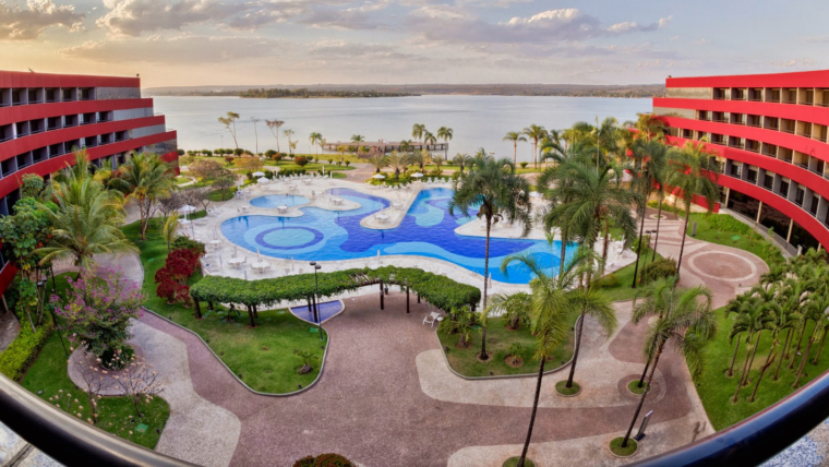Royal Tulip Brasília Alvorada piscina