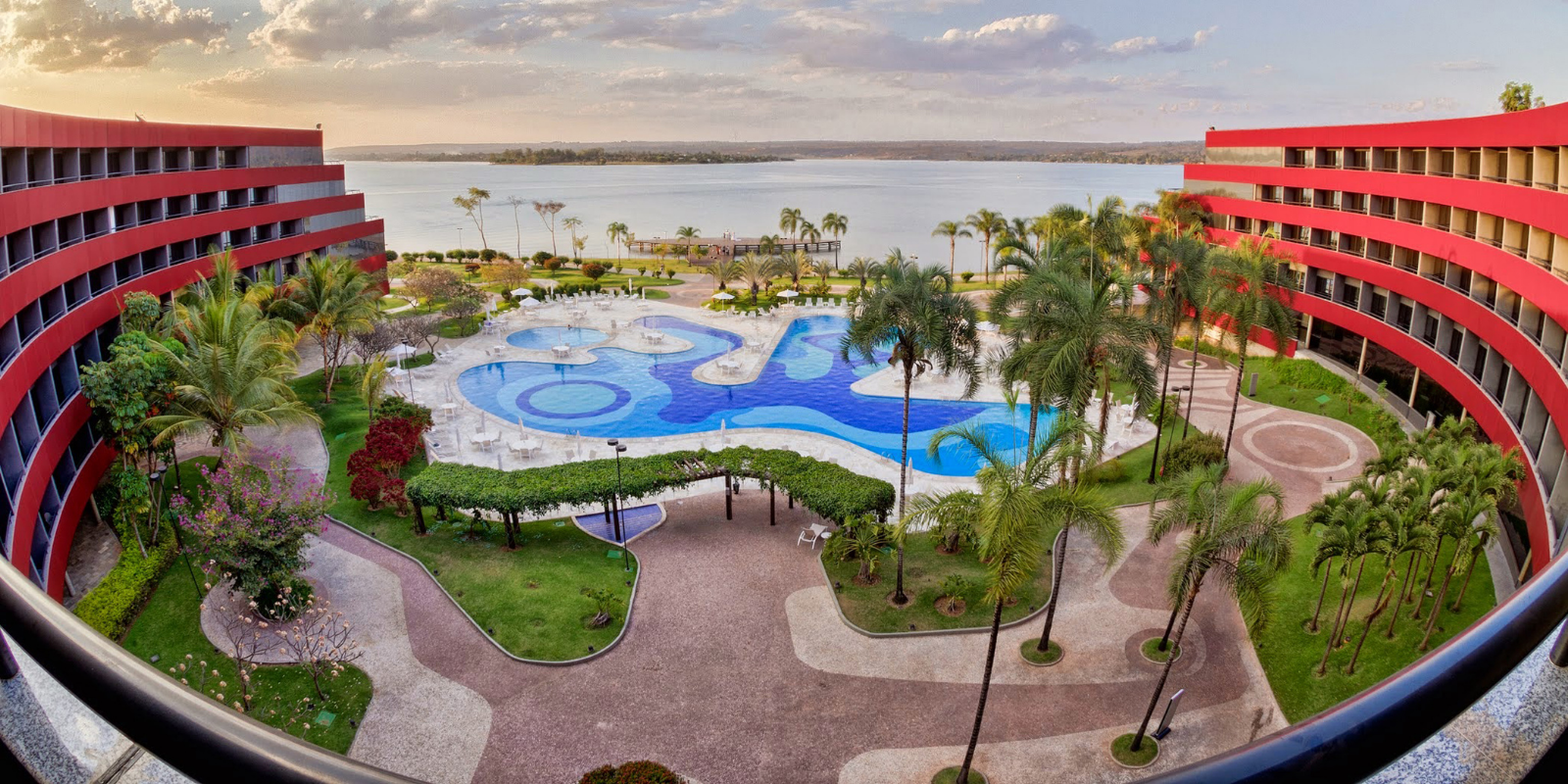 Royal Tulip Brasília Alvorada piscina