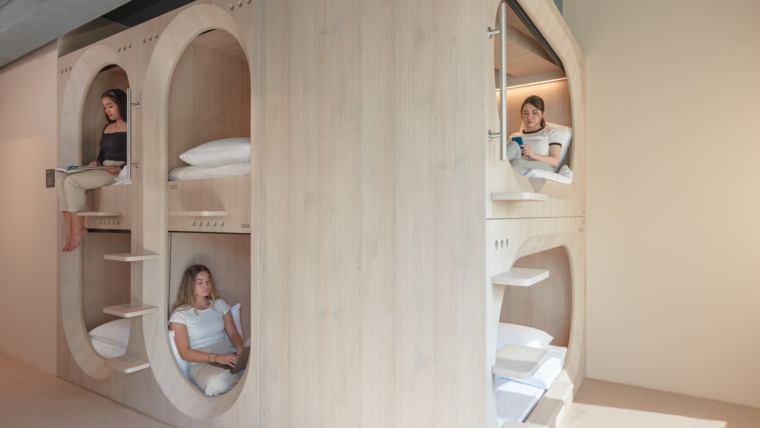 KINN Capsule Hotel quarto feminino