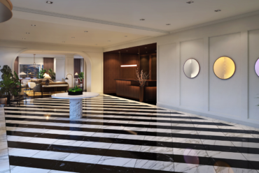 Pendry Chicago hall