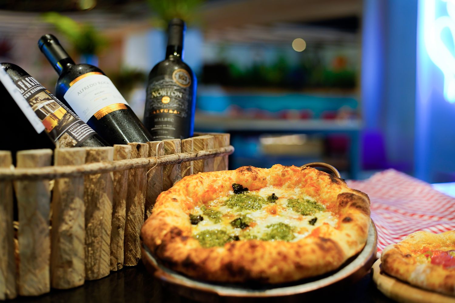 Pizzas e vinhos no Jo&Joe Rio | Foto: Divulgação