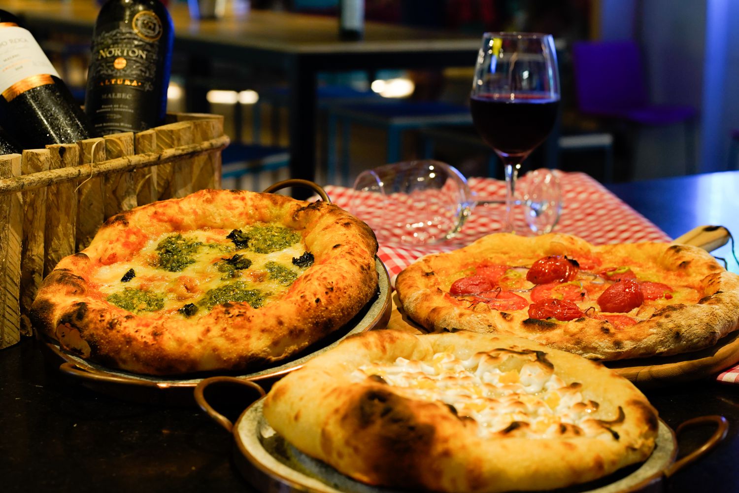 Pizzas e vinhos no Jo&Joe Rio | Foto: Divulgação