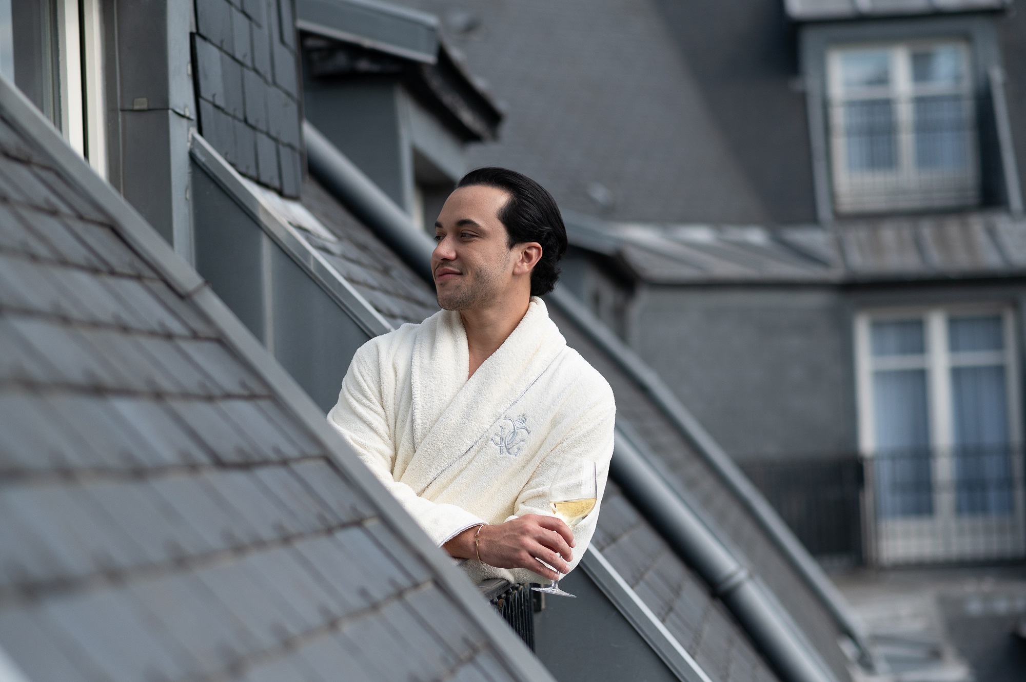 Vinicius Belo no Four Seasons George V Paris | Foto: CheckHotels