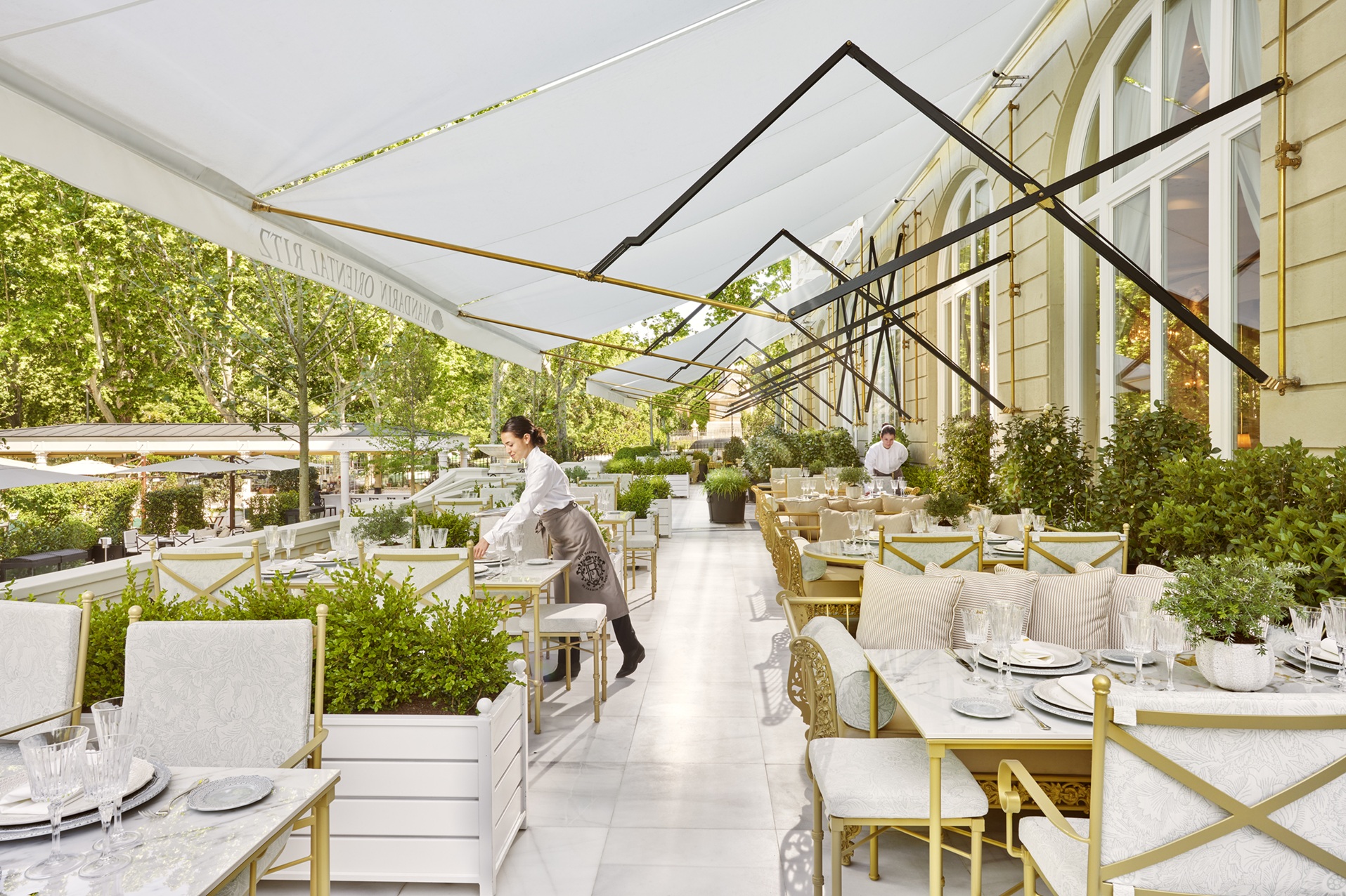 Terraço externo do Mandarin Oriental Ritz, Madrid | Foto: Divulgação